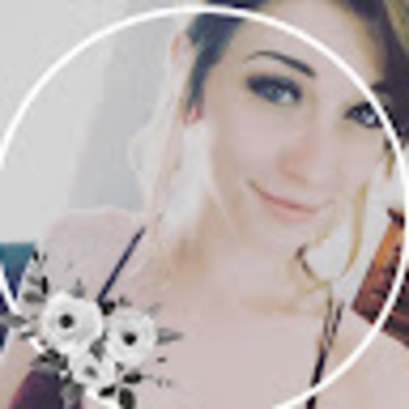 Meet your Posher, Sarah - Picture 1 of 1